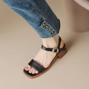 Nadrozmerná Veľké veľkosti Veľká veľkosť Námestie prsty Silné Päty jednoduché a elegantné Módne sandále s podpätkami Módny trend Priedušná